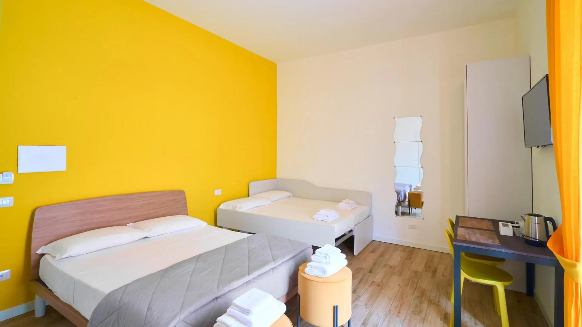 Toto E Peppino Luxury Rooms Naples 0*,  Italie