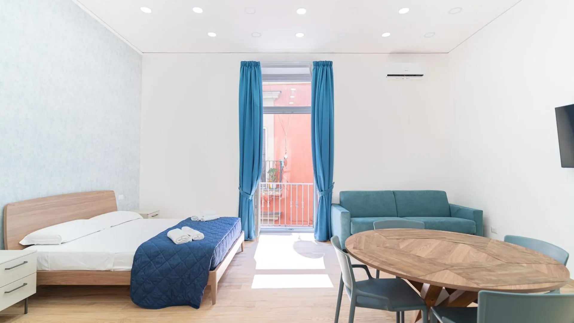 Toto E Peppino Luxury Rooms Naples 0*,  Italie