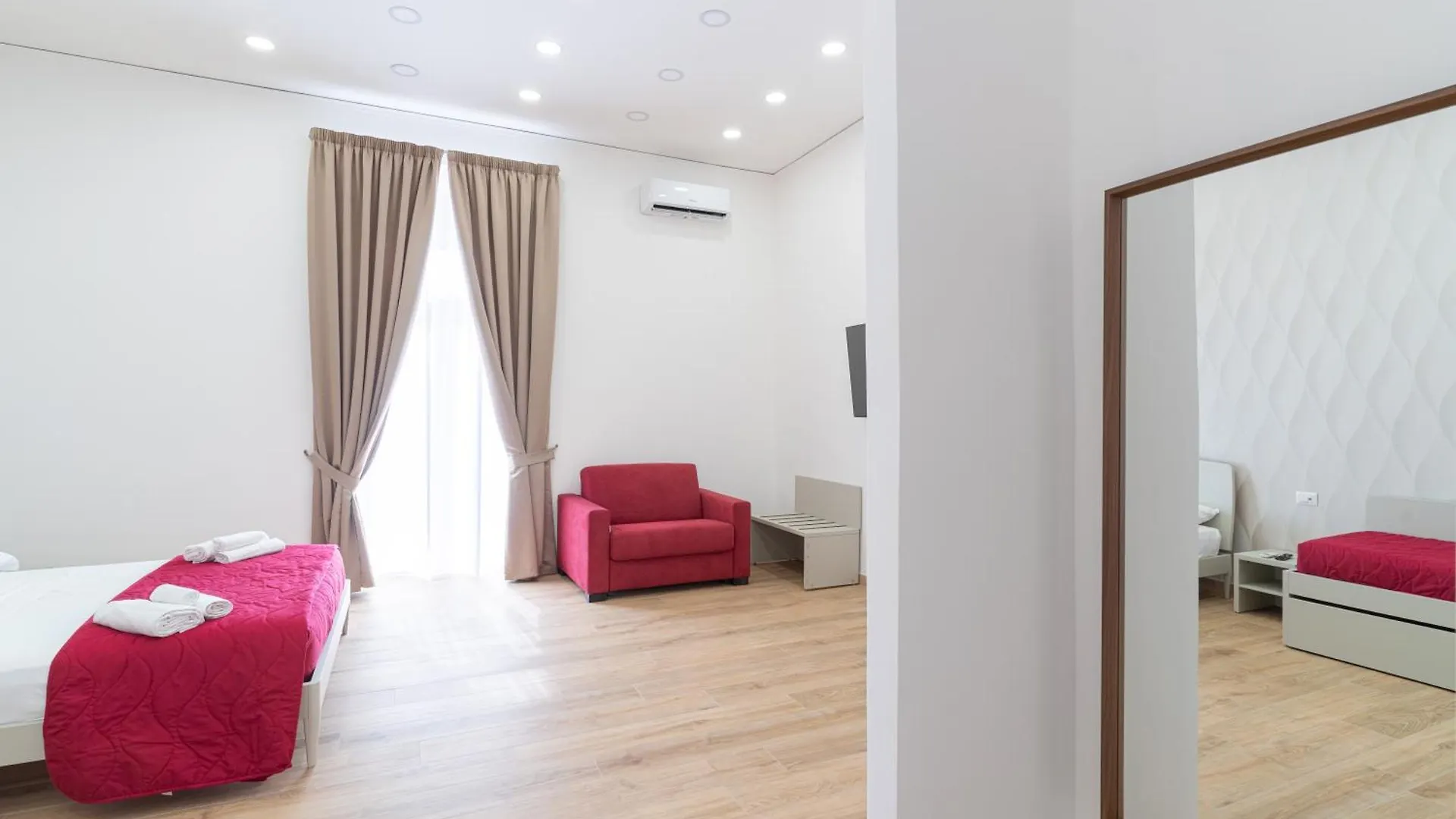 Toto E Peppino Luxury Rooms Naples 0*,  Italie