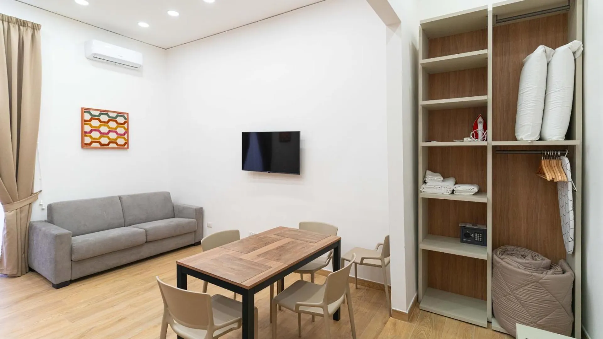 Toto E Peppino Luxury Rooms Naples 0*,  Italie